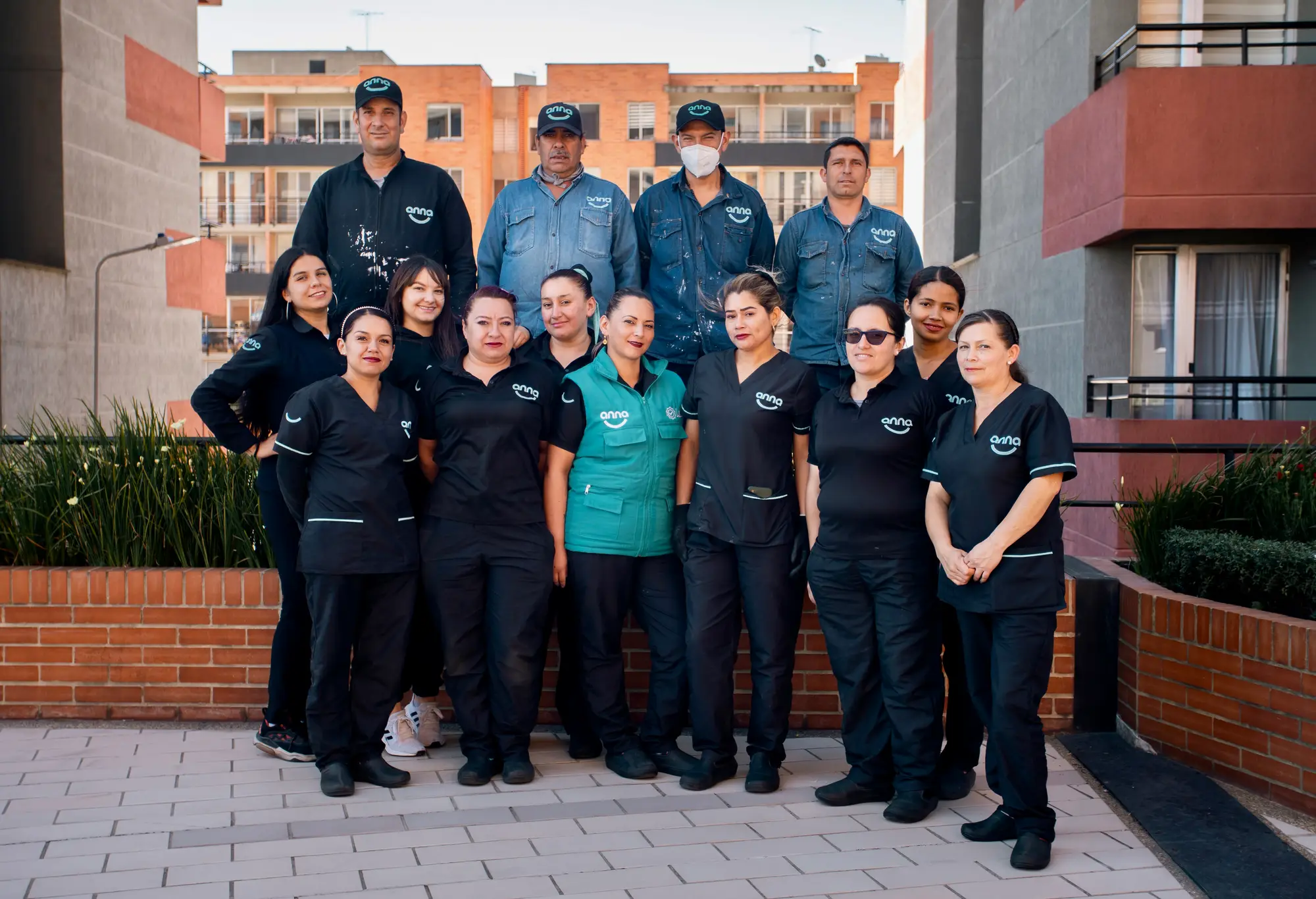Equipo de ANNA Group en la operación de una copropiedad